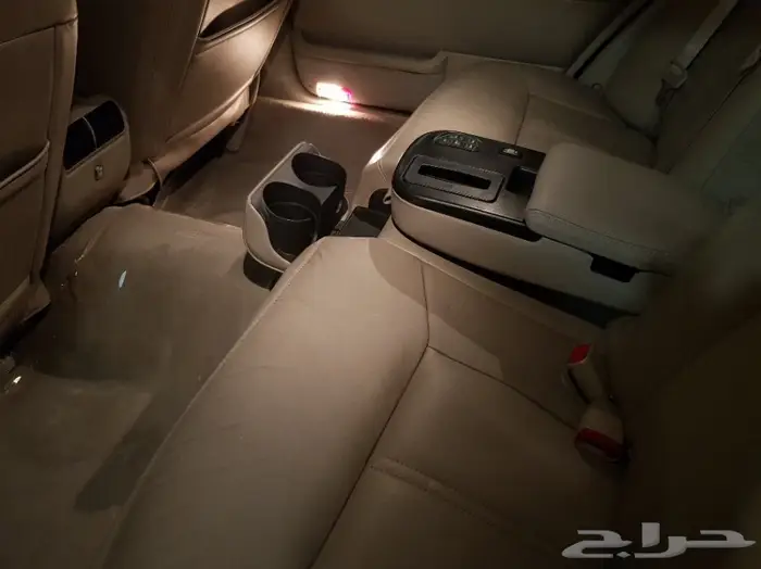 تاون كار 2011 سعودي لارج نظيف جدا . ممشى قليل 18