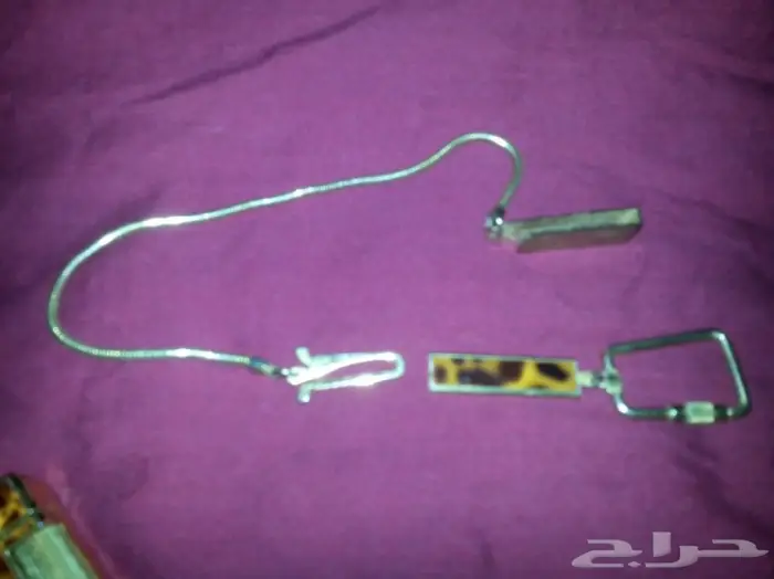 ولاعة و سلسلة مفاتيح ومشبك قديم 4