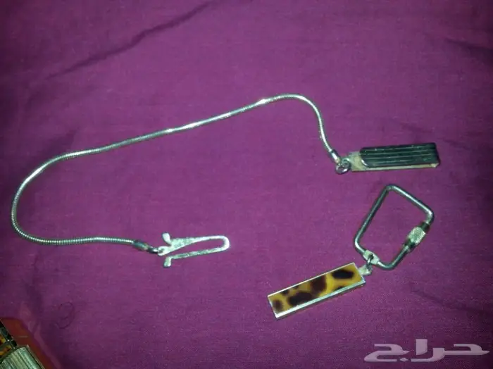 ولاعة و سلسلة مفاتيح ومشبك قديم 5