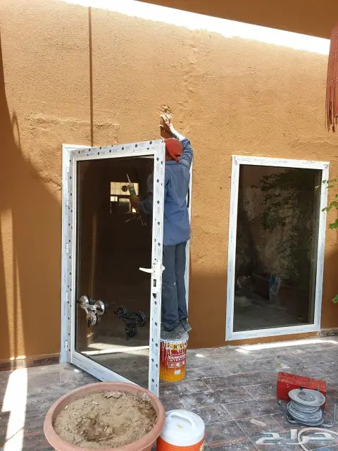 شبابيك المنيوم ورشة ابواب قواطع دبل جلاص كرديون بلاستيك جلد 3