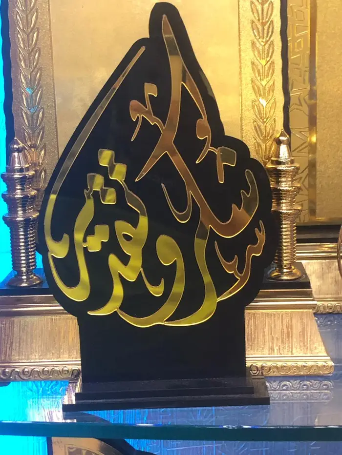 دروع وسيوف ومشالح وبشوت وهدايا تذكارية  4