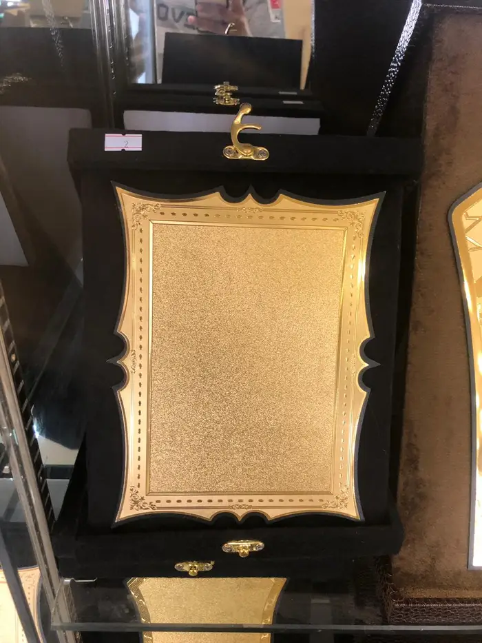 دروع وسيوف ومشالح وبشوت وهدايا تذكارية  13