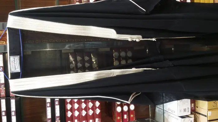 دروع وسيوف ومشالح وبشوت وهدايا تذكارية  18