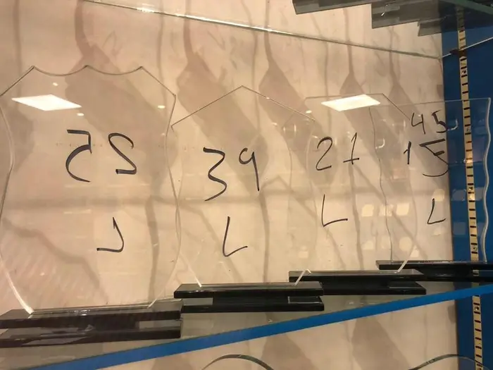 دروع وسيوف ومشالح وبشوت وهدايا تذكارية  35