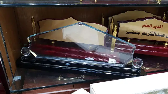 دروع وسيوف ومشالح وبشوت وهدايا تذكارية  33