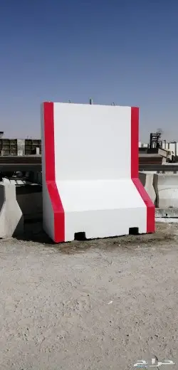 حواجز خرسانية ومصدات مواقف وقواعد أعمدة انارة 6