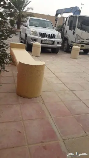 حواجز خرسانية ومصدات مواقف وقواعد أعمدة انارة 35
