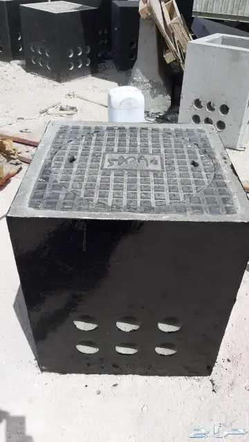 حواجز خرسانية ومصدات مواقف وقواعد أعمدة انارة 4