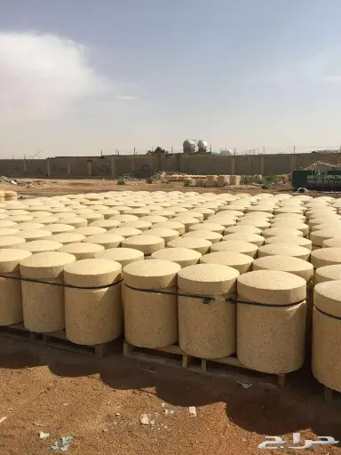 حواجز خرسانية ومصدات مواقف وقواعد أعمدة انارة 0
