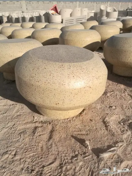 حواجز خرسانية ومصدات مواقف وقواعد أعمدة انارة 27