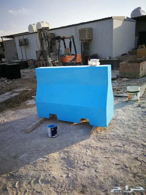 حواجز خرسانية ومصدات مواقف وقواعد أعمدة انارة 38