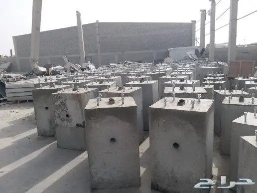 حواجز خرسانية ومصدات مواقف وقواعد أعمدة انارة 18
