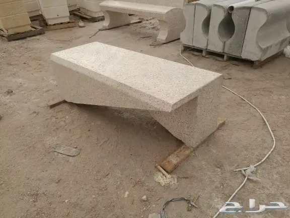 حواجز خرسانية ومصدات مواقف وقواعد أعمدة انارة 28