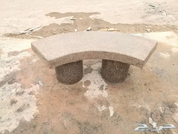 حواجز خرسانية ومصدات مواقف وقواعد أعمدة انارة 29