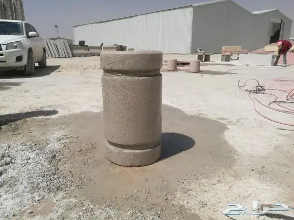 حواجز خرسانية ومصدات مواقف وقواعد أعمدة انارة 30