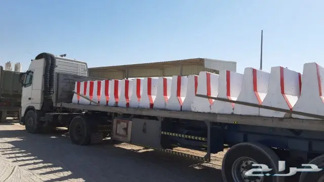 حواجز خرسانية ومصدات مواقف وقواعد أعمدة انارة 9