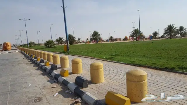 حواجز خرسانية ومصدات مواقف وقواعد أعمدة انارة 3