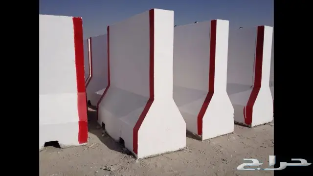 حواجز خرسانية ومصدات مواقف وقواعد أعمدة انارة 25