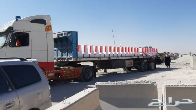 حواجز خرسانية ومصدات مواقف وقواعد أعمدة انارة 8