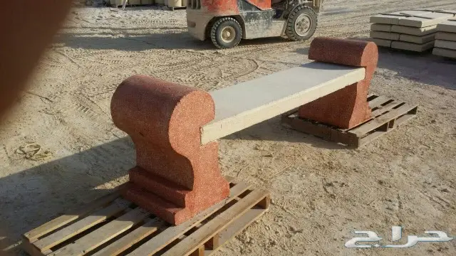 حواجز خرسانية ومصدات مواقف وقواعد أعمدة انارة 34