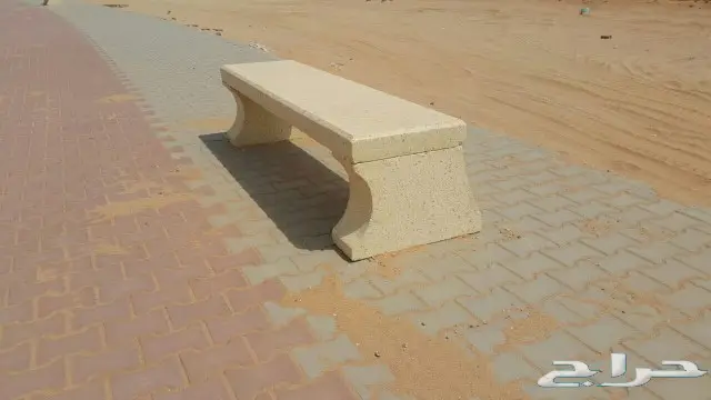 حواجز خرسانية ومصدات مواقف وقواعد أعمدة انارة 31