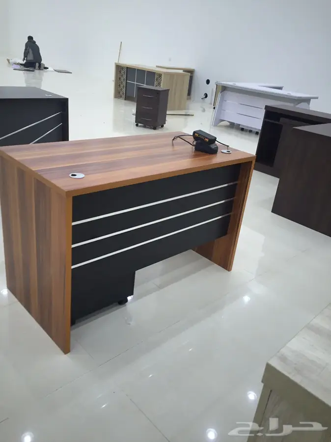 مكاتب متعدده الاشكال والمقاسات بالجمله  0