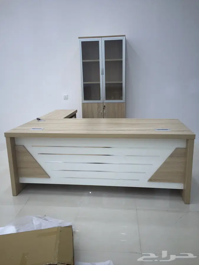 مكاتب متعدده الاشكال والمقاسات بالجمله  8