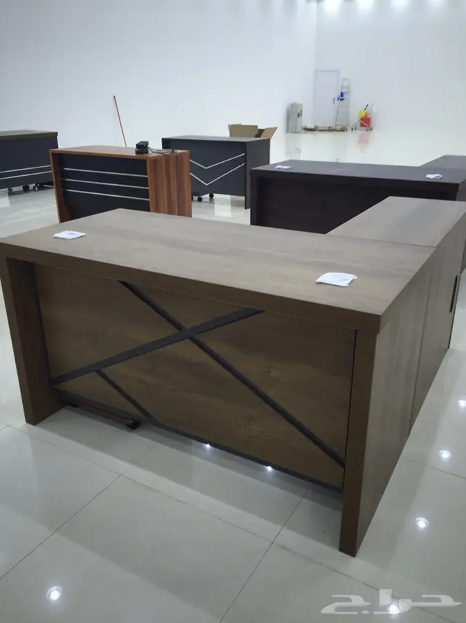 مكاتب متعدده الاشكال والمقاسات بالجمله  9