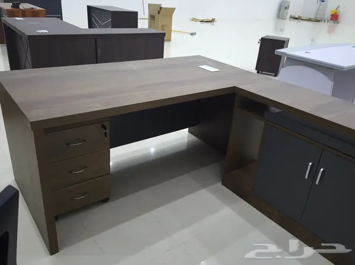 مكاتب متعدده الاشكال والمقاسات بالجمله  4