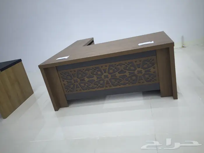 مكاتب متعدده الاشكال والمقاسات بالجمله  3