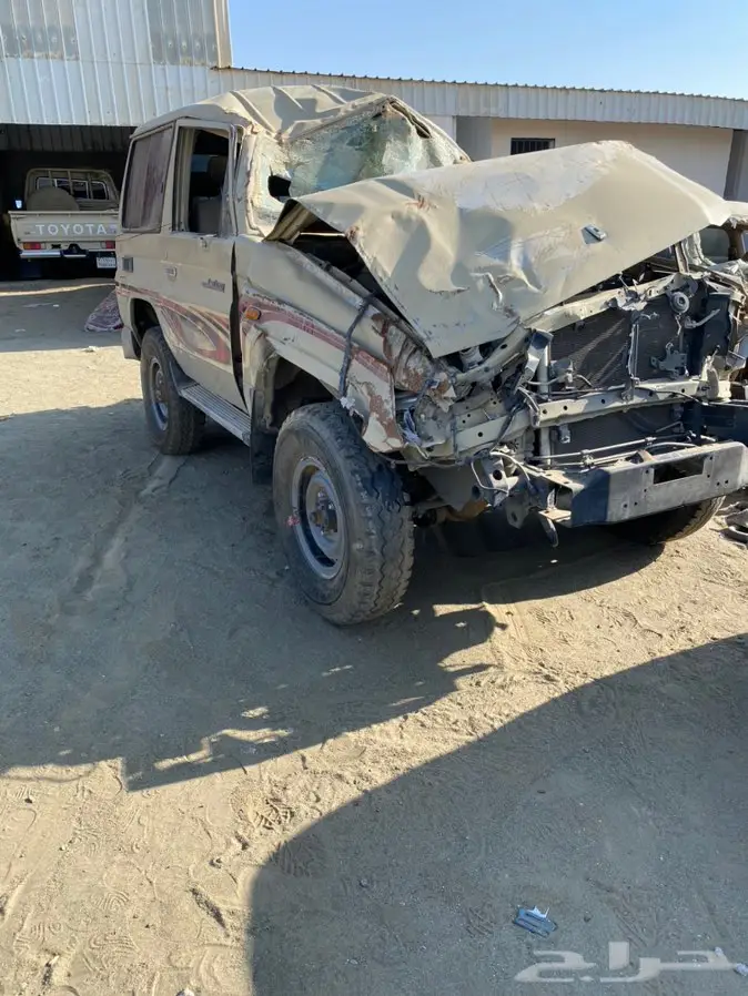 ربع 2013 لبيع قطع غياره 2