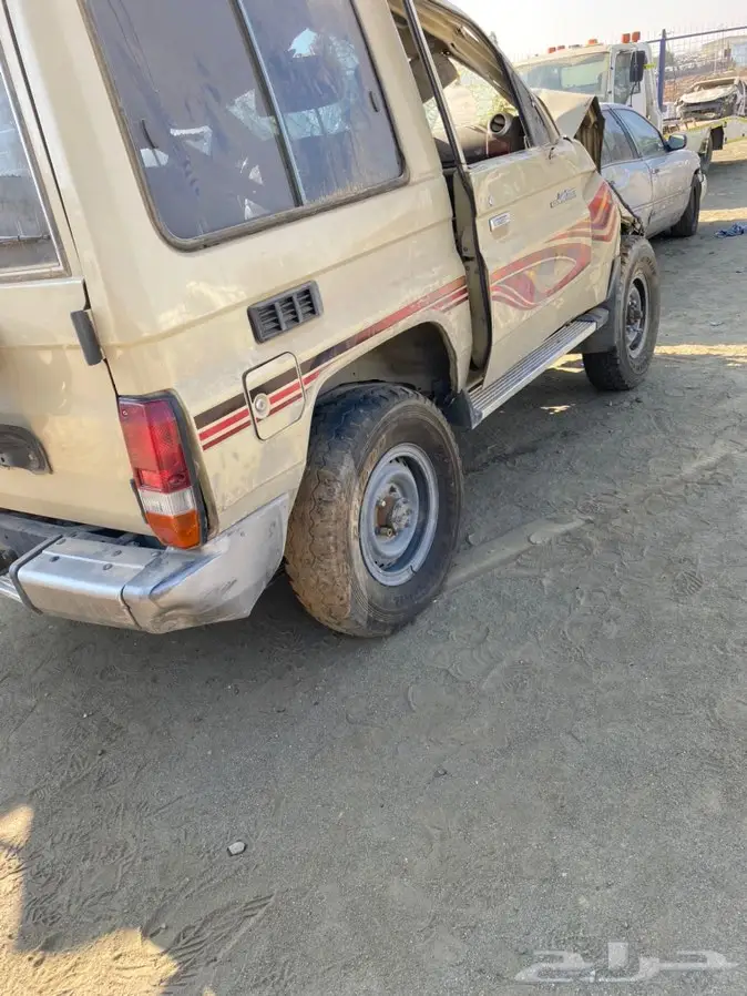 ربع 2013 لبيع قطع غياره 1