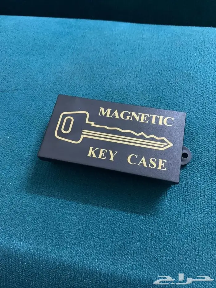 علبة بها مغناطيس لحفظ الاسبير في الشاصي 1