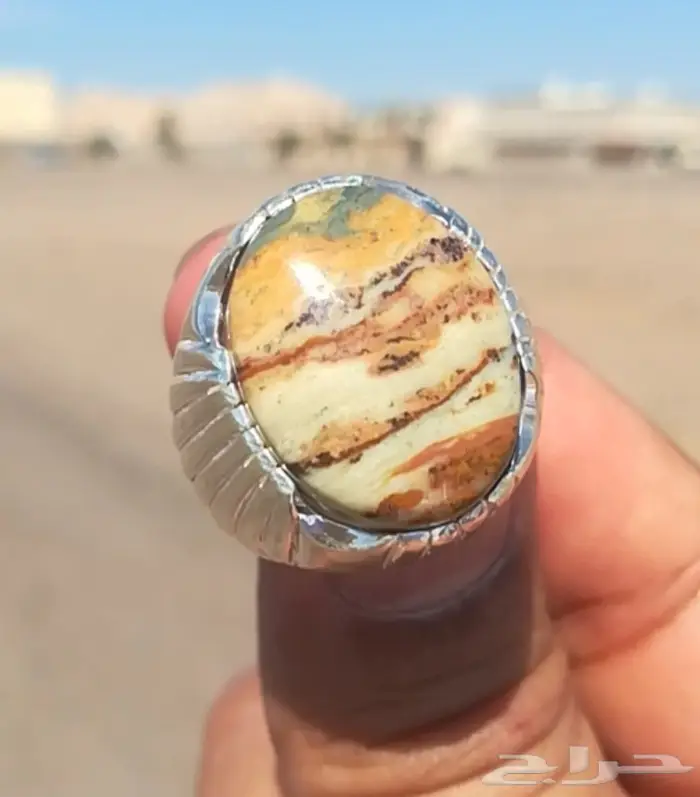 خاتم عقيق يماني قمحي طبيعي فيه اكثر من لون 0