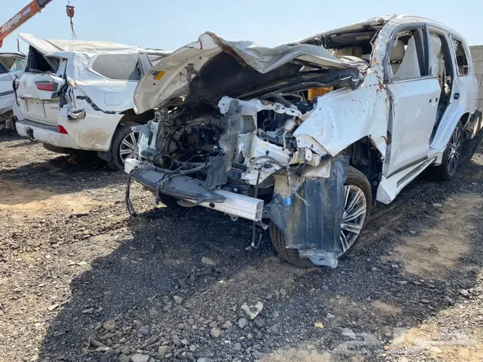 اكسسوارت لكزس 570 شبك وقطع اخرى تشليح  12