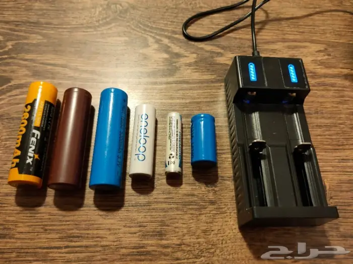 شاحن لشحن أنواع البطاريات ممتاز جدا USB 0