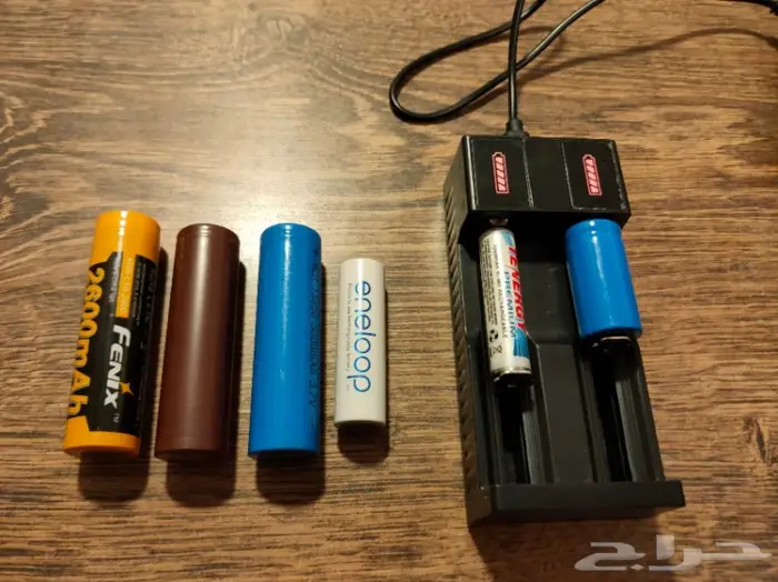 شاحن لشحن أنواع البطاريات ممتاز جدا USB 1
