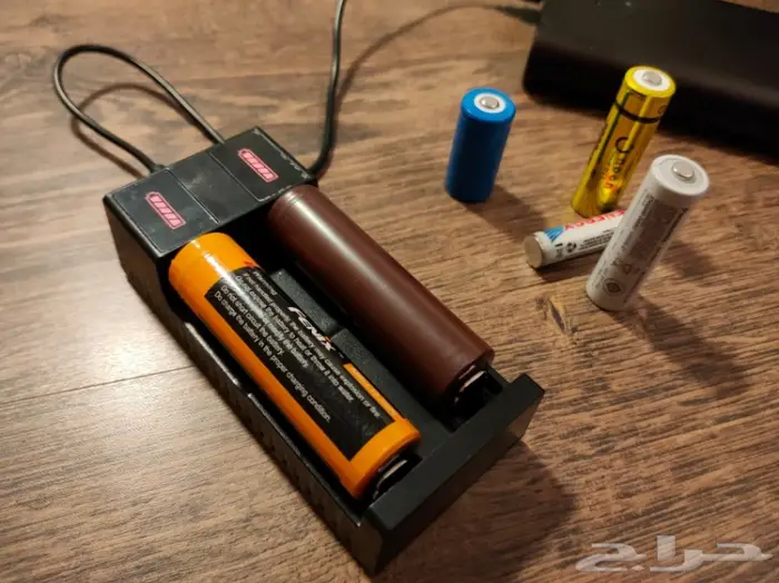 شاحن لشحن أنواع البطاريات ممتاز جدا USB 3