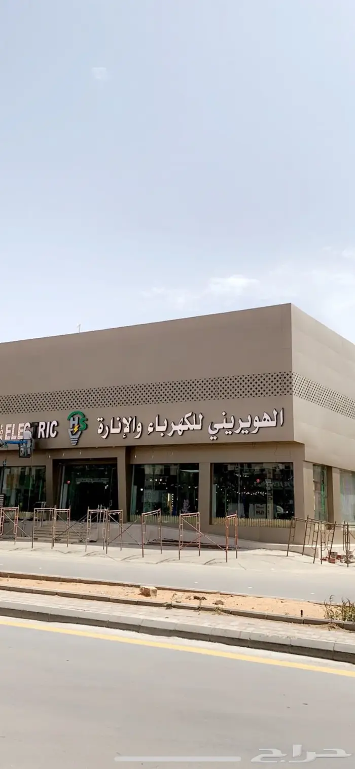 كلادينج وأحرف بارزه ولوحات إعلانية 0