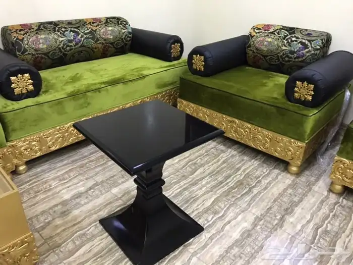  كنب تركي فاخر جديد للبيع مع الستارة وطاولات الخدمة 3