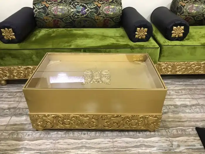  كنب تركي فاخر جديد للبيع مع الستارة وطاولات الخدمة 4
