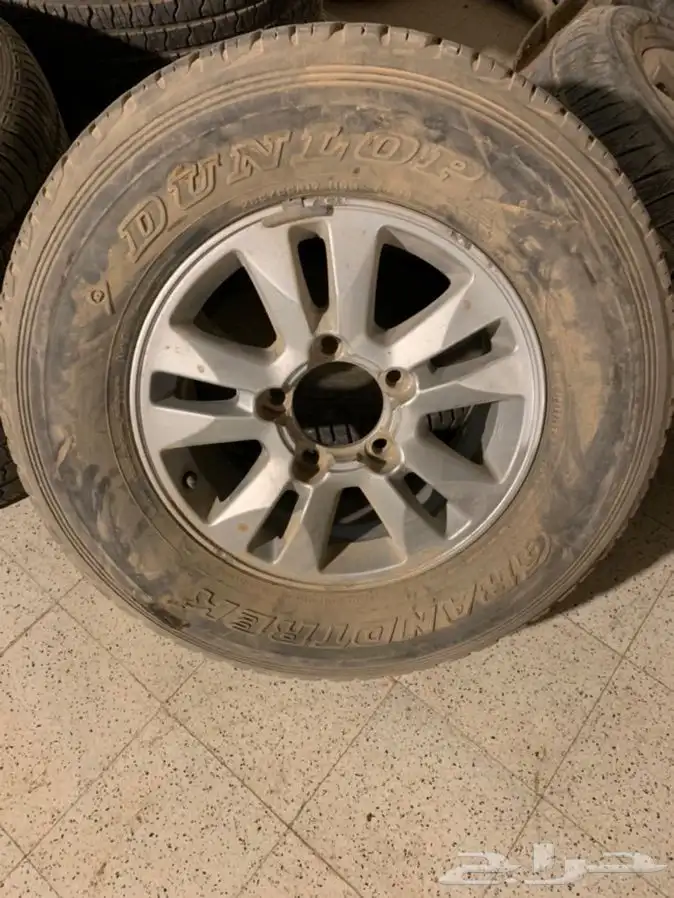 قاعدة اسبير خلفي كامله ل VXR مع الجنط وغطاه قطعتين وكاله 4