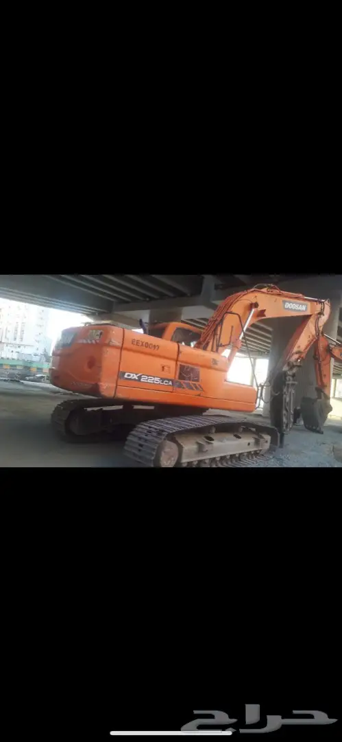 معدات ثقيلة وقلابات ولوابد و سطحات للايجار الشهري او مشاريع 0