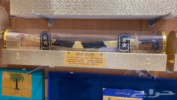 محل بشوت سيوف درع هدية رجالية عود عطر 22