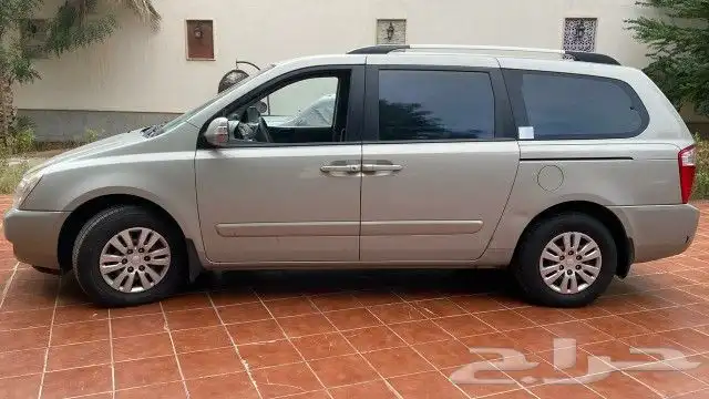 للبيع كيا كرنفال 7 راكب بحالة ممتازة 2014 2