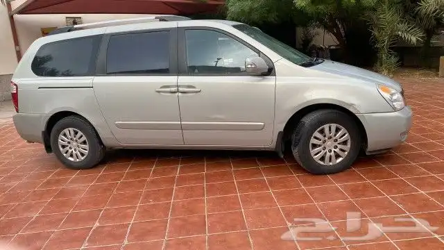 للبيع كيا كرنفال 7 راكب بحالة ممتازة 2014 3