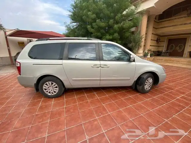 للبيع كيا كرنفال 7 راكب بحالة ممتازة 2014 1