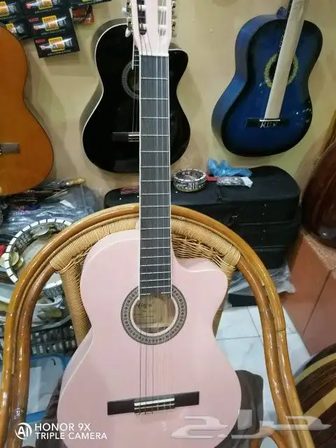 جيتار (قيتار) ياماها وصيني واعواد موسيقية 1