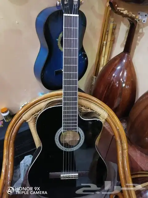 جيتار (قيتار) ياماها وصيني واعواد موسيقية 0