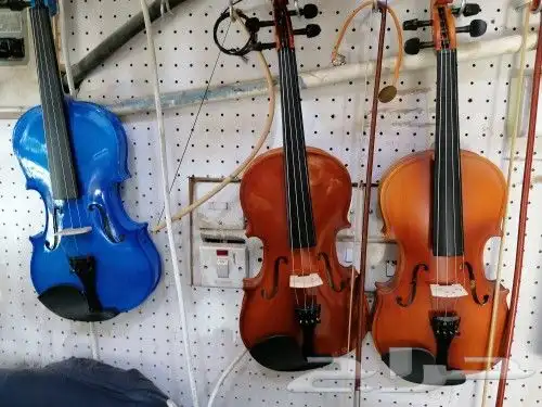 جيتار (قيتار) ياماها وصيني واعواد موسيقية 11